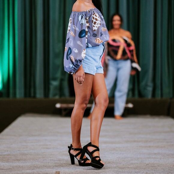 NWOT Motivation Movement Hawaiian Sea Shells Off Shoulder Bubble Sleeve Blouse S - Picture 2 of 8